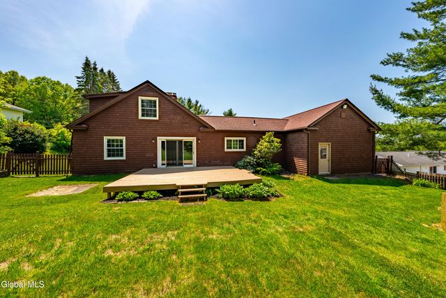 2704 Apple Tree Lane, Schodack, NY 12033
