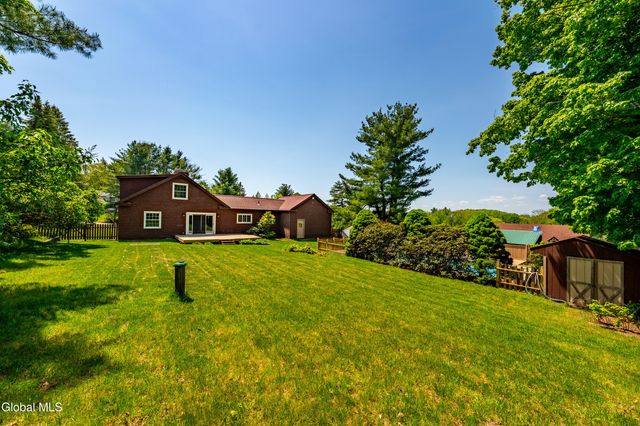 2704 Apple Tree Lane, Schodack, NY 12033
