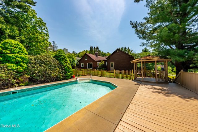 2704 Apple Tree Lane, Schodack, NY 12033
