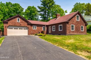 2704 Apple Tree Lane, Schodack, NY 12033