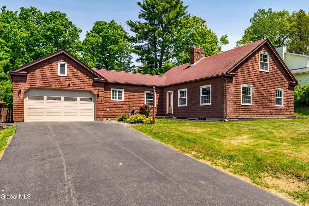 2704 Apple Tree Lane, Schodack, NY 12033
