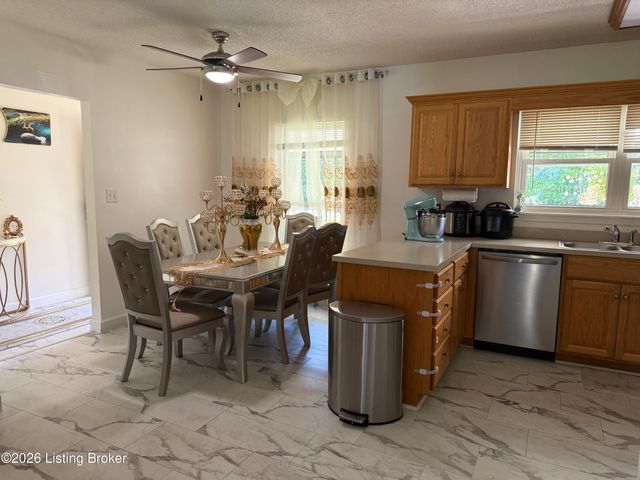 3608 New Moody Ln, La Grange, KY 40031