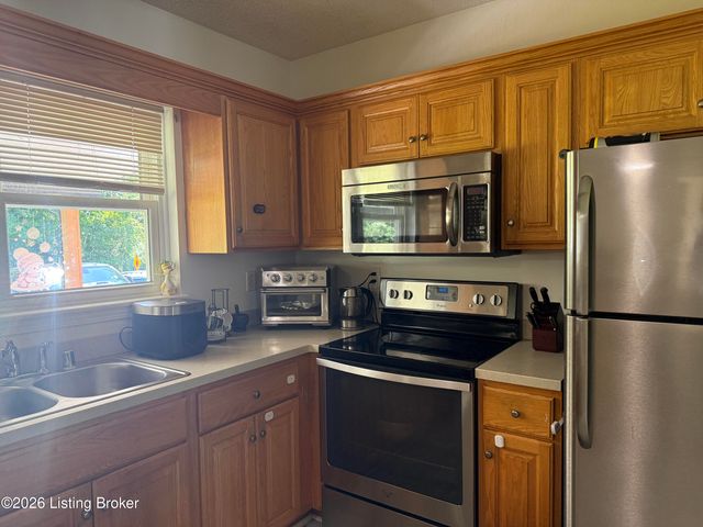 3608 New Moody Ln, La Grange, KY 40031