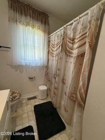 3608 New Moody Ln, La Grange, KY 40031
