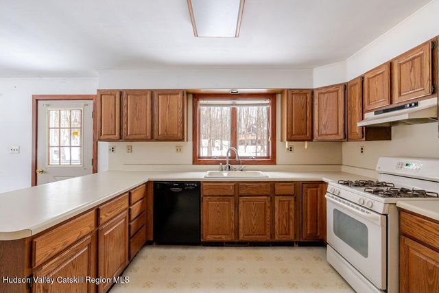 10 Barrington Drive, Copake, NY 12516