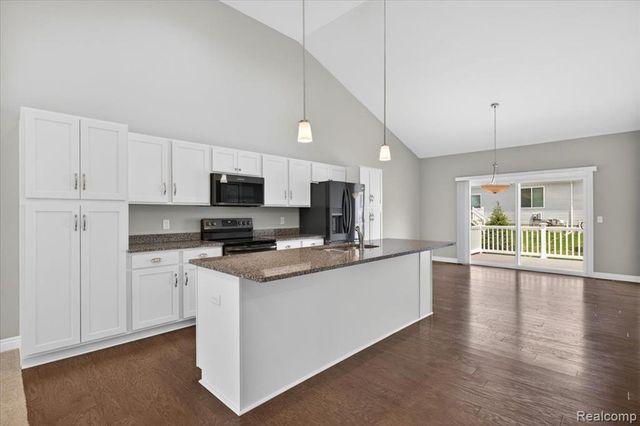 1422 Lincoln Street, Lapeer, MI 48446