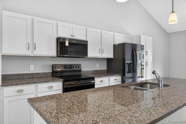 1422 Lincoln Street, Lapeer, MI 48446