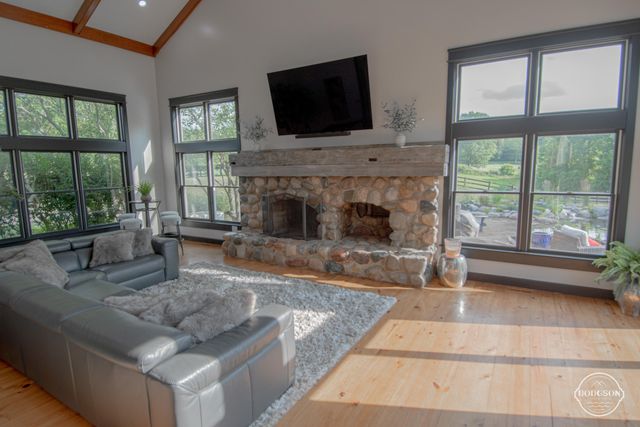 2714 Snow Avenue Se, Lowell Twp, MI 49331