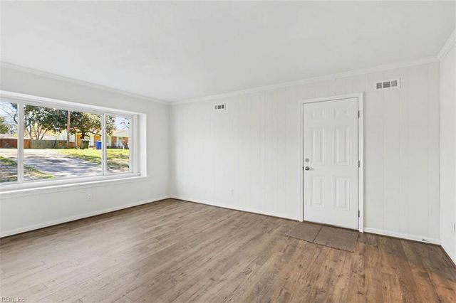 181 E Rexford DR, Newport News, VA 23608