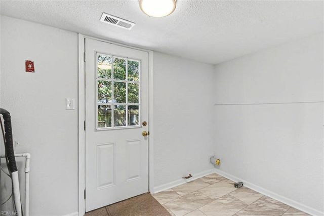 181 E Rexford DR, Newport News, VA 23608