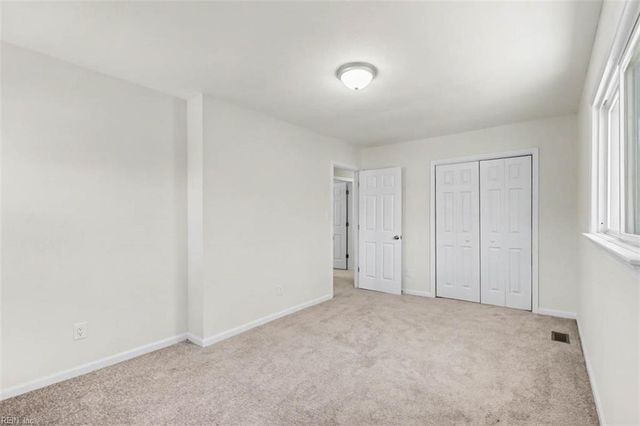 181 E Rexford DR, Newport News, VA 23608