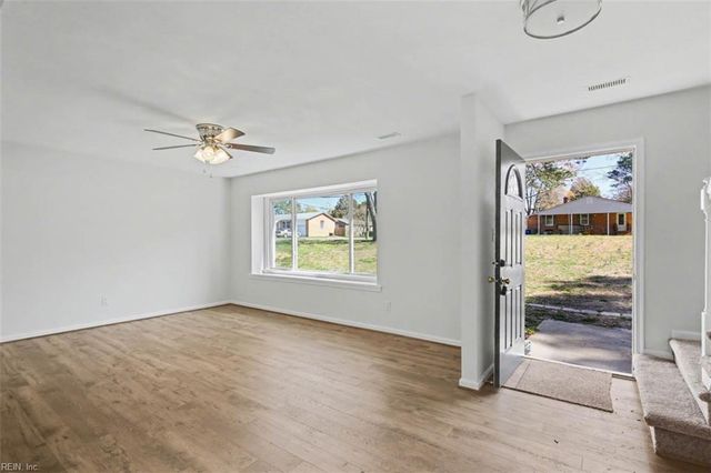 181 E Rexford DR, Newport News, VA 23608