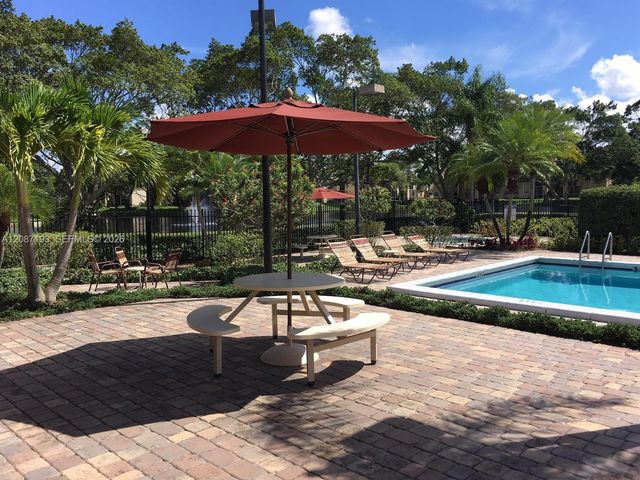 631 Cypress Lake Boulevard H17, Deerfield Beach, FL 33064