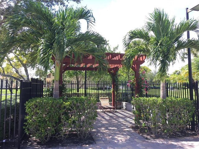 631 Cypress Lake Boulevard H17, Deerfield Beach, FL 33064