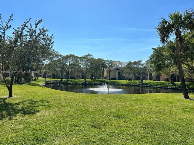 631 Cypress Lake Boulevard H17, Deerfield Beach, FL 33064
