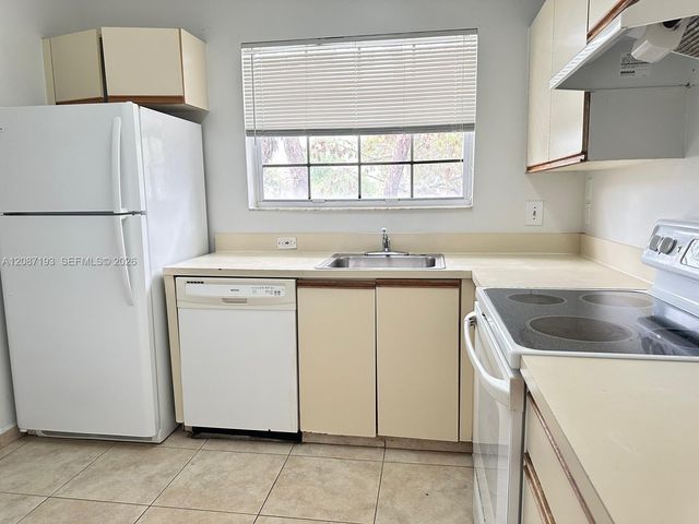 631 Cypress Lake Boulevard H17, Deerfield Beach, FL 33064