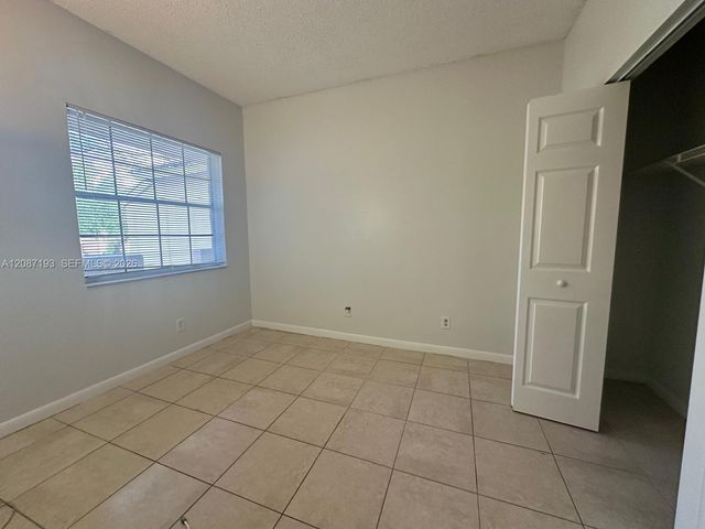 631 Cypress Lake Boulevard H17, Deerfield Beach, FL 33064
