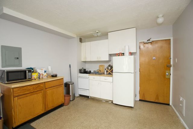 7333 N Ridge Boulevard 201, Chicago, IL 60645