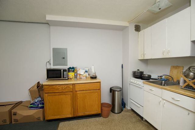 7333 N Ridge Boulevard 201, Chicago, IL 60645
