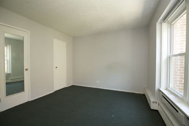 7333 N Ridge Boulevard 201, Chicago, IL 60645