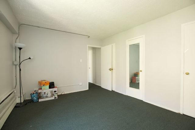 7333 N Ridge Boulevard 201, Chicago, IL 60645