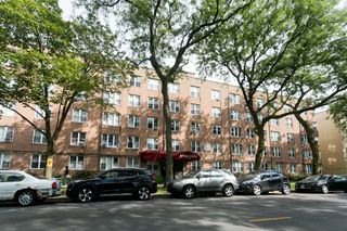 7333 N Ridge Boulevard 201, Chicago, IL 60645