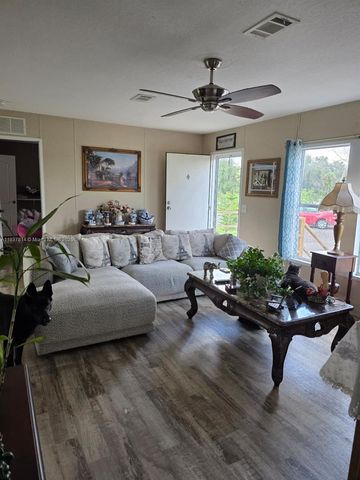 648 Avenida del Sur, Clewiston, FL 33440