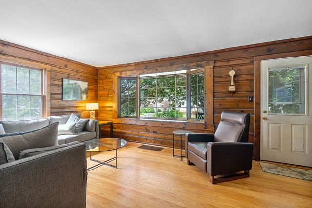 305 Schwab Street, Thornton, IL 60476