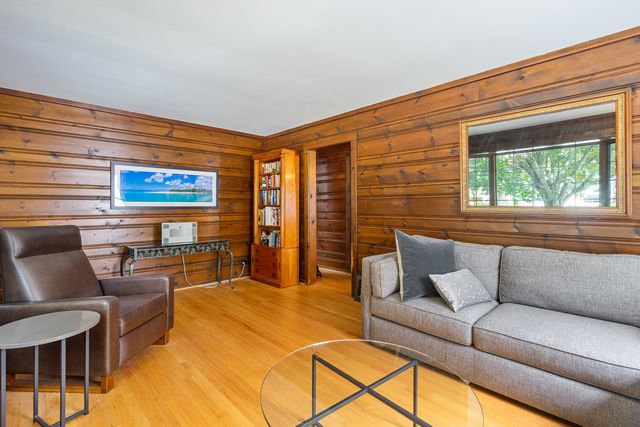 305 Schwab Street, Thornton, IL 60476