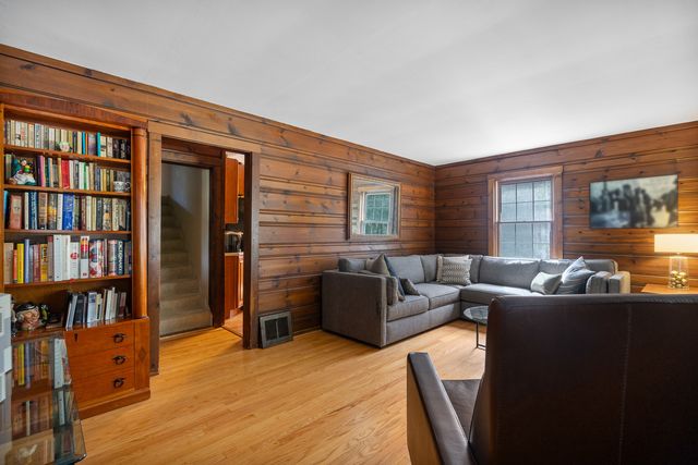 305 Schwab Street, Thornton, IL 60476