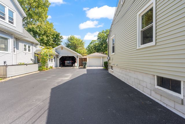 305 Schwab Street, Thornton, IL 60476