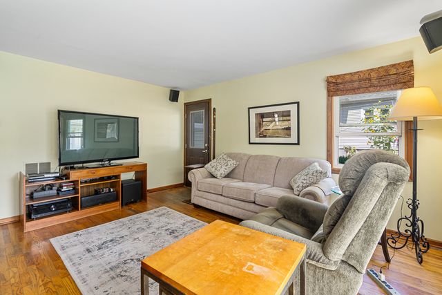 305 Schwab Street, Thornton, IL 60476