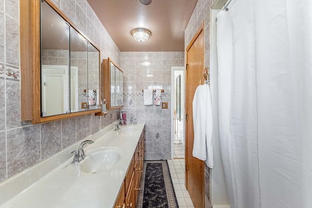 433 E Cherry Hill Drive, Addison, IL 60101