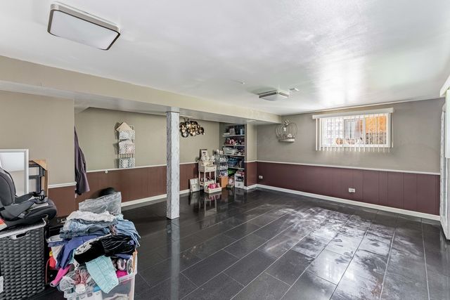 433 E Cherry Hill Drive, Addison, IL 60101