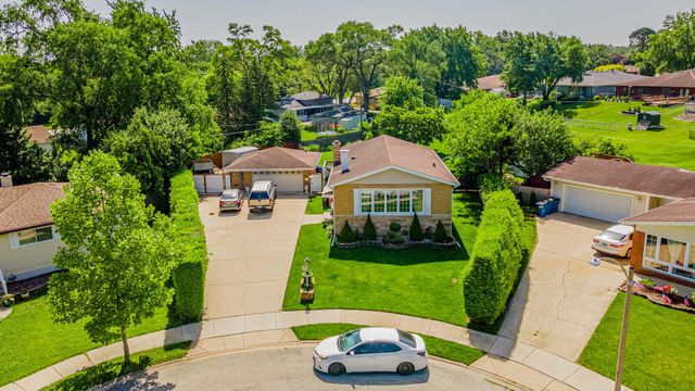 433 E Cherry Hill Drive, Addison, IL 60101