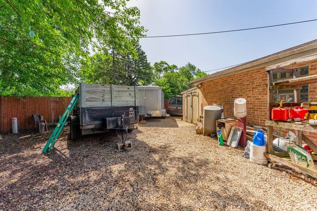 433 E Cherry Hill Drive, Addison, IL 60101
