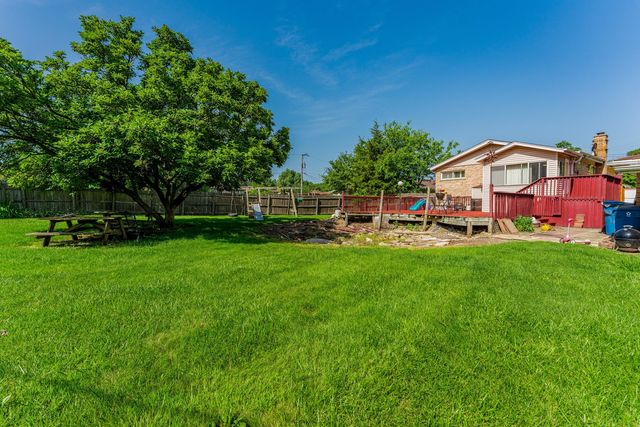 433 E Cherry Hill Drive, Addison, IL 60101