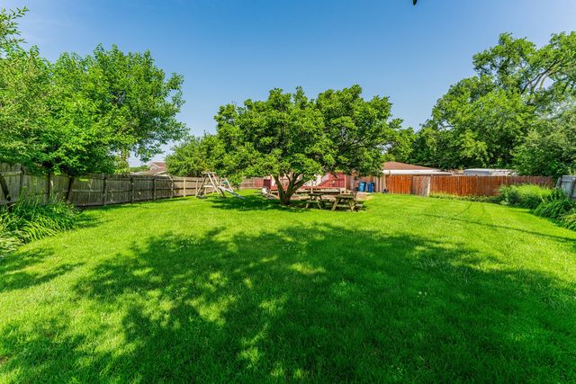 433 E Cherry Hill Drive, Addison, IL 60101