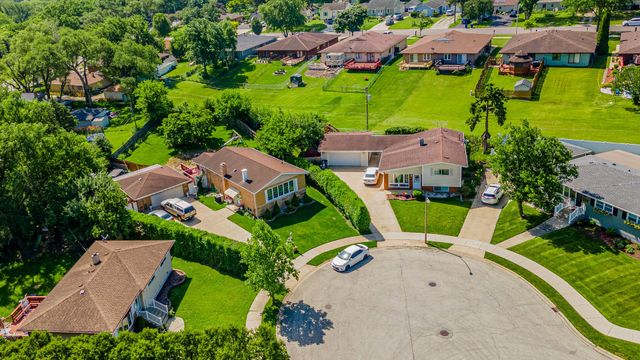 433 E Cherry Hill Drive, Addison, IL 60101