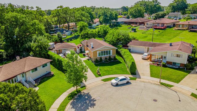 433 E Cherry Hill Drive, Addison, IL 60101