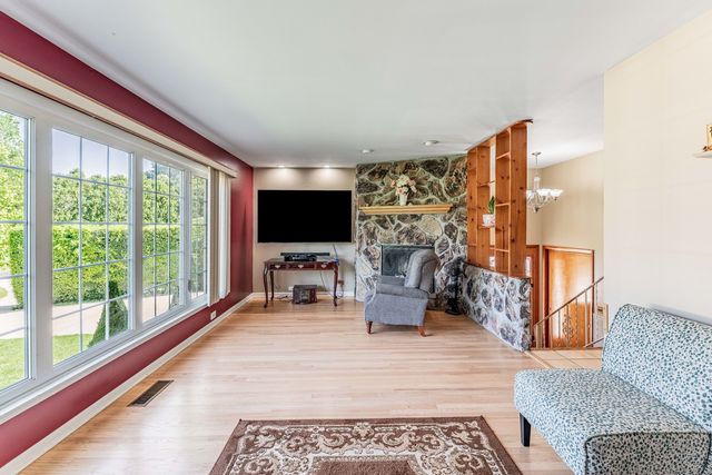 433 E Cherry Hill Drive, Addison, IL 60101