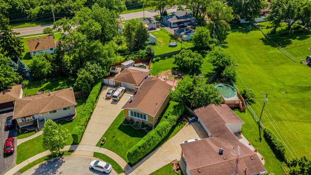 433 E Cherry Hill Drive, Addison, IL 60101