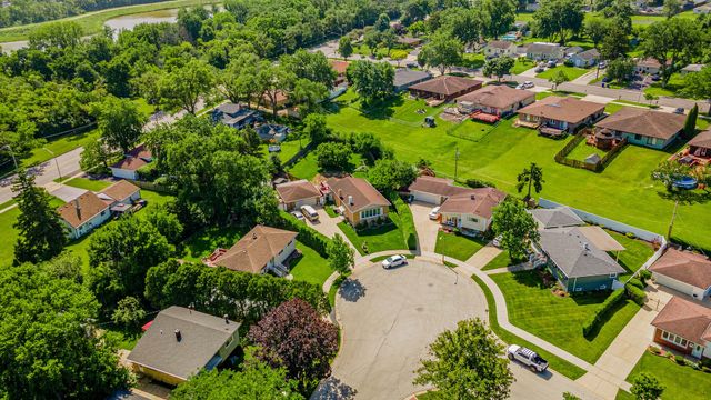 433 E Cherry Hill Drive, Addison, IL 60101
