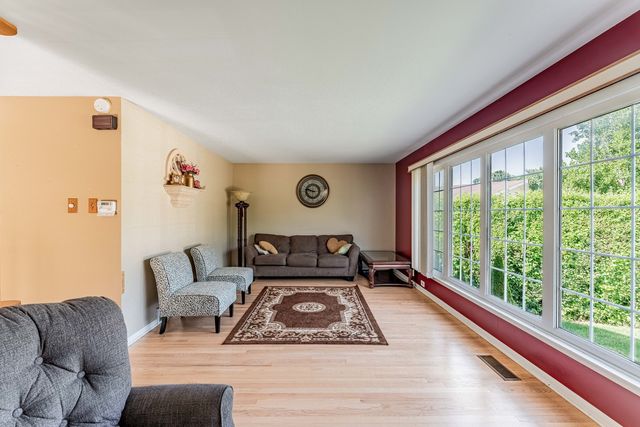 433 E Cherry Hill Drive, Addison, IL 60101