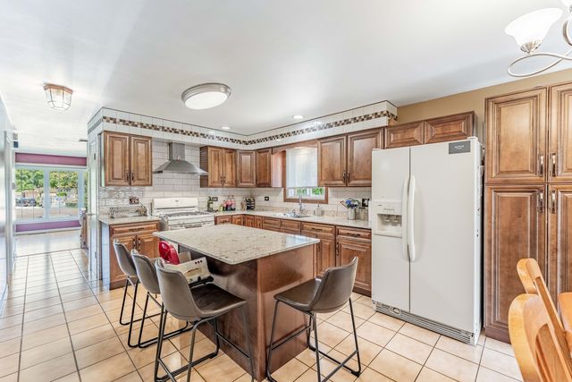 433 E Cherry Hill Drive, Addison, IL 60101