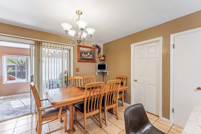 433 E Cherry Hill Drive, Addison, IL 60101