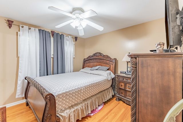 433 E Cherry Hill Drive, Addison, IL 60101