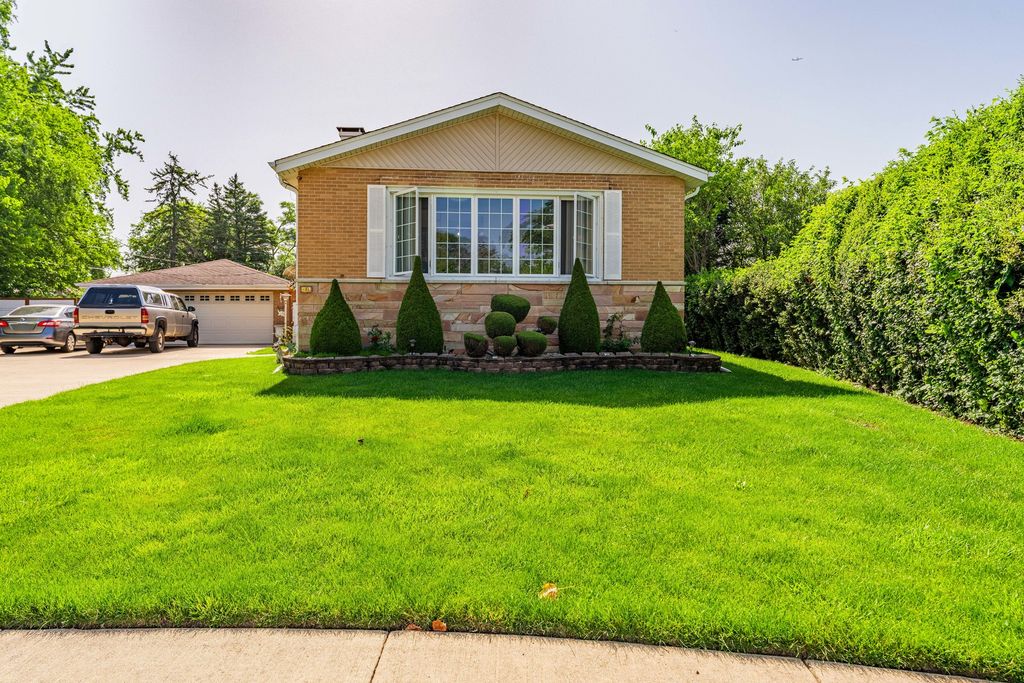 433 E Cherry Hill Drive, Addison, IL 60101