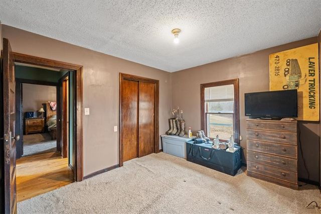 100 N 94th Street, Edwardsville, KS 66111