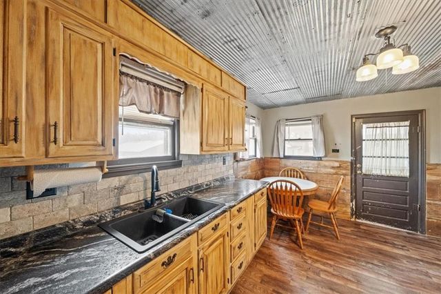 100 N 94th Street, Edwardsville, KS 66111